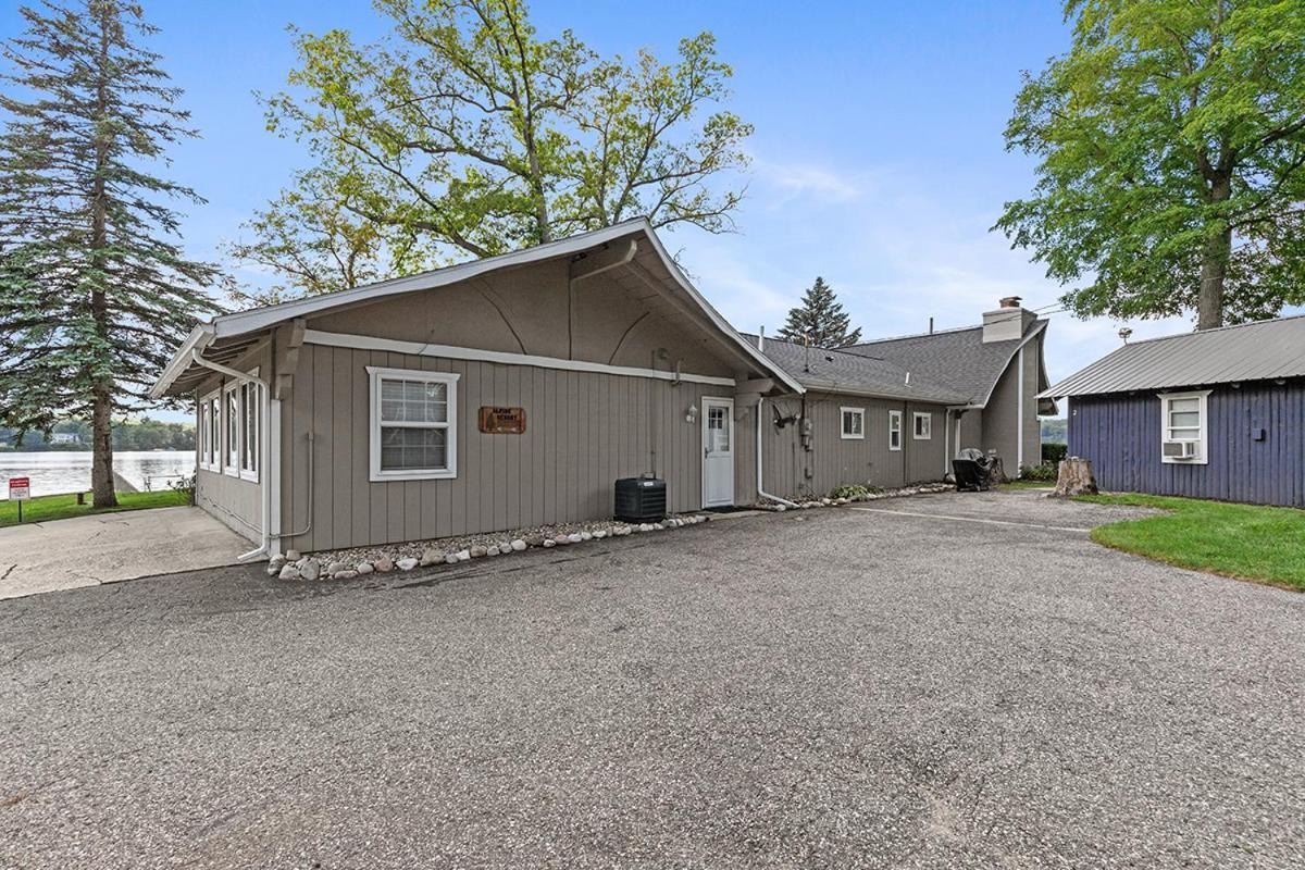 Newaygo Lakeside Getaway With Dock, Firepit, Grill מראה חיצוני תמונה