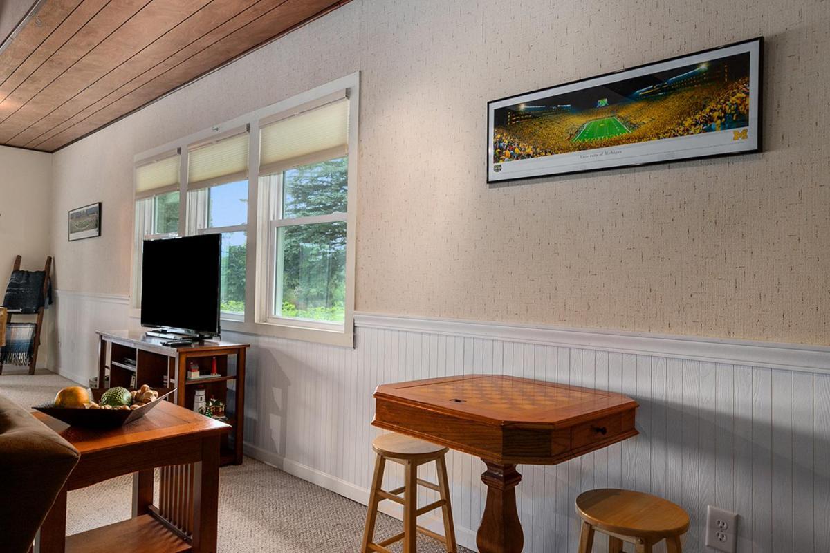 Newaygo Lakeside Getaway With Dock, Firepit, Grill מראה חיצוני תמונה