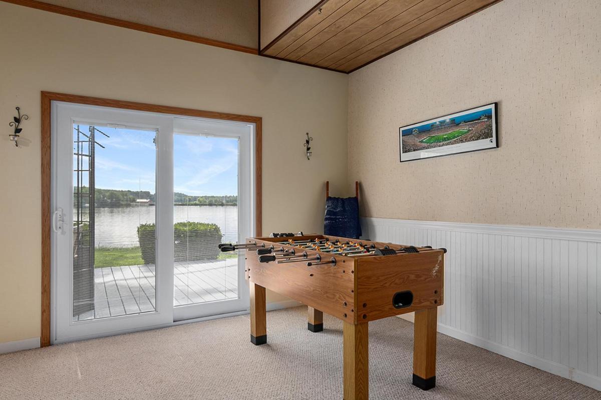 Newaygo Lakeside Getaway With Dock, Firepit, Grill מראה חיצוני תמונה